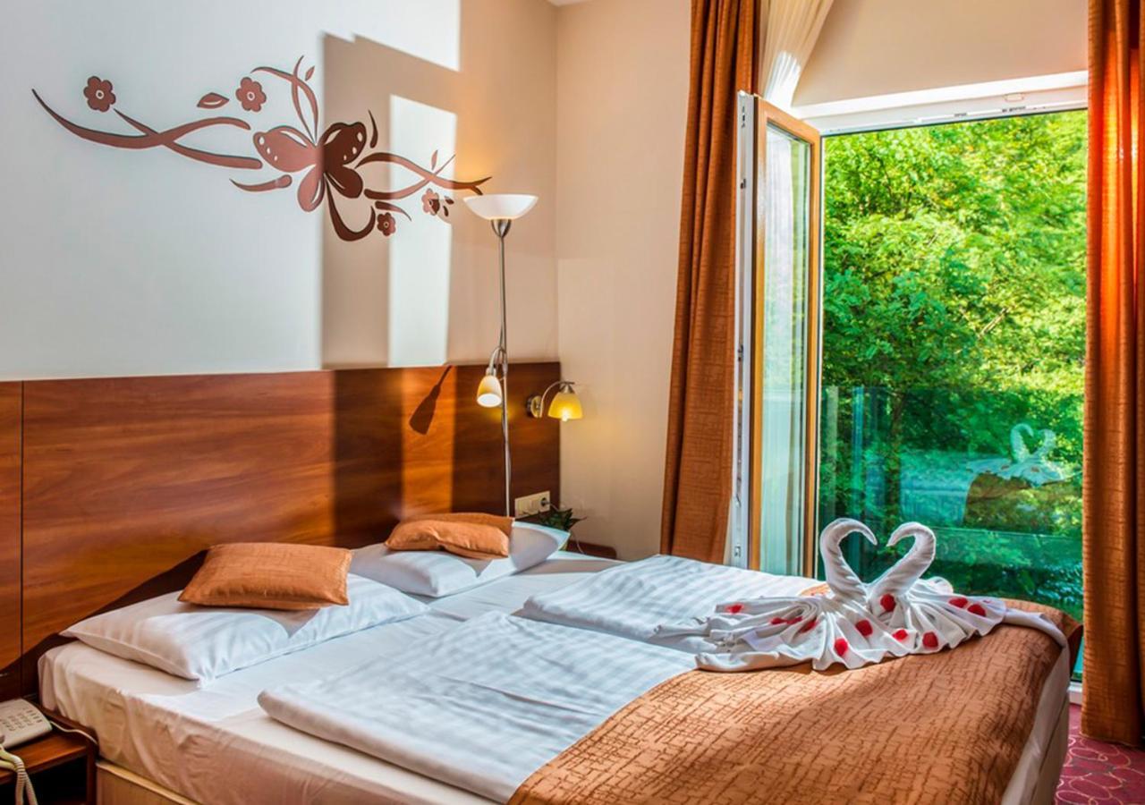 Patak Park Hotel Visegrad (Adults Only) Екстериор снимка